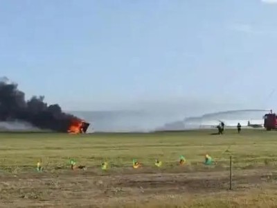 长春航展两架飞行器相撞后坠机，现场浓烟滚滚