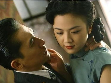 色戒电影完整版本在线观看,一场禁忌之恋的激情演绎，在线观看完整版，揭秘民国风云中的爱恨情仇